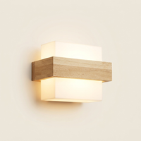 Applique murale bois massif et verre scandinave