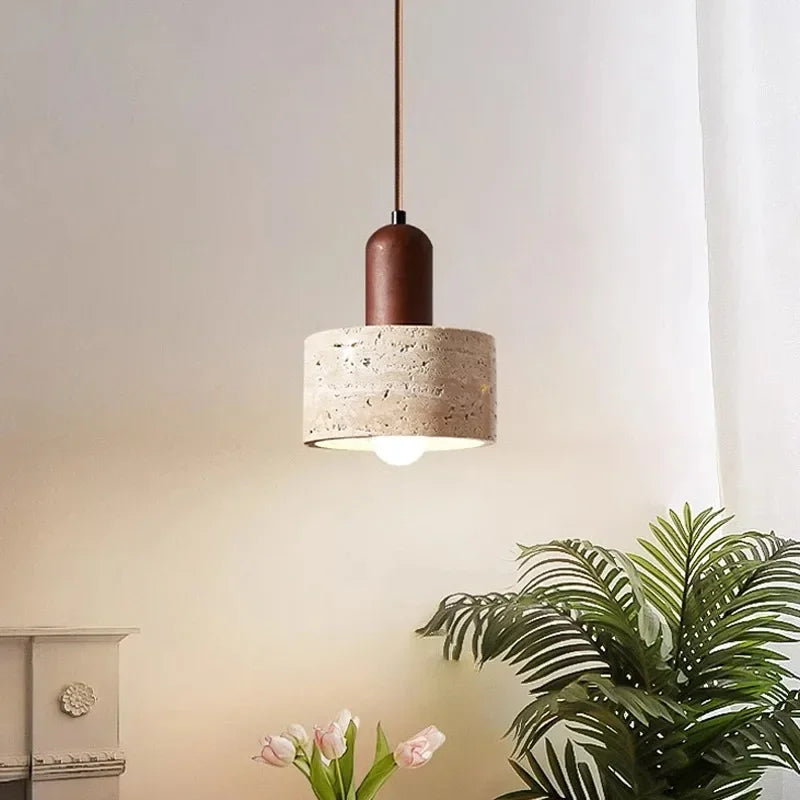 Suspension wabi-sabi pierre travertin E27 cuisine, installé dans cuisine contemporain ambiance chaleureuse
