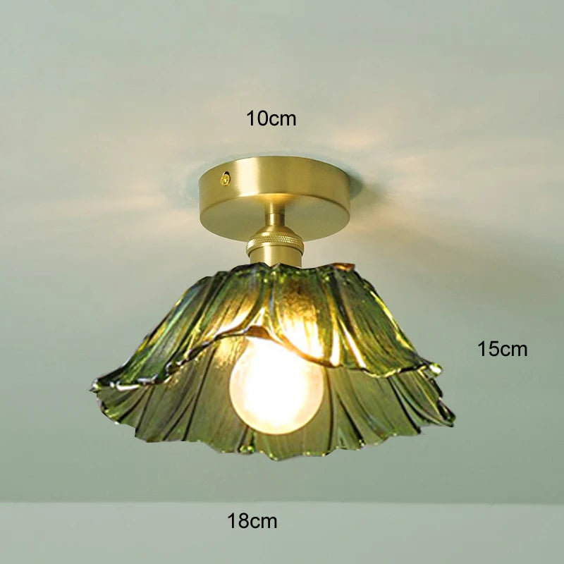 Suspension fleur vintage verre coloré E27, détail du diffuseur lumineux jeu de lumière naturel