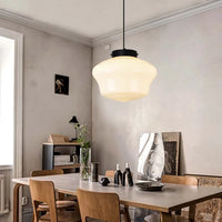 Suspension verre crème E27 antique tête unique 16 cm, vue trois quarts du luminaire éteint jeu de lumière naturel