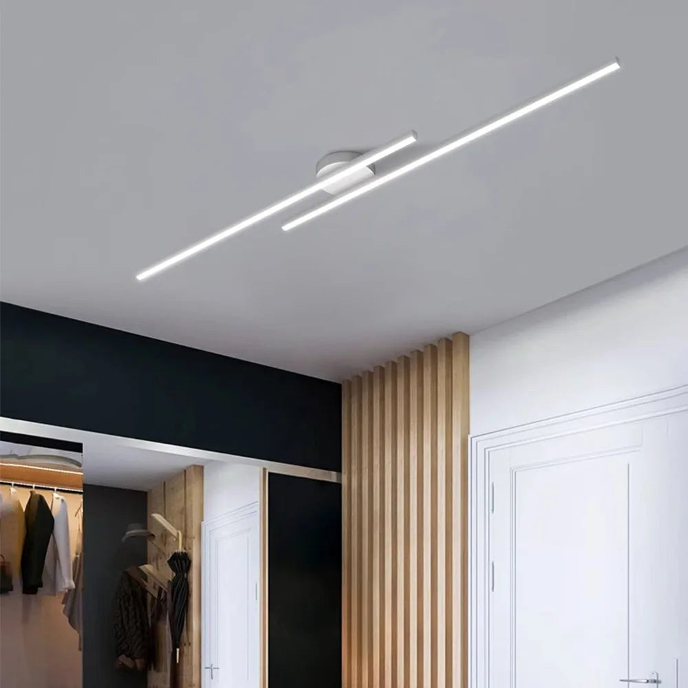 Plafonnier LED long aluminium 60 cm, ambiance soir au-dessus d'une table ambiance chaleureuse