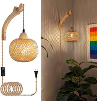 Applique murale lanterne rotin bambou tressée E27, installé dans chambre contemporain ambiance chaleureuse