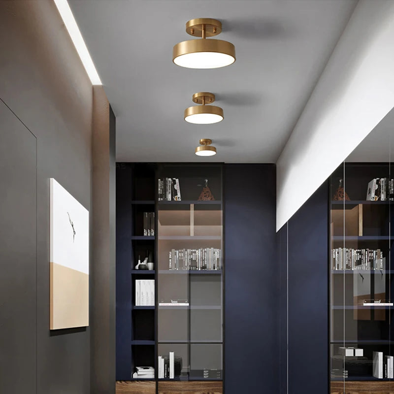 Plafonnier LED cuivre nordique, vue d'ensemble du luminaire allumé jeu de lumière naturel