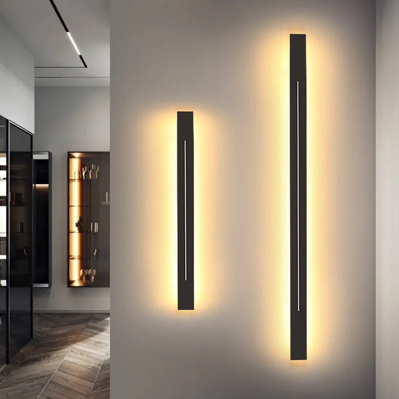 Applique miroir salle de bain LED 100 cm dorée au-dessus d'un meuble vasque