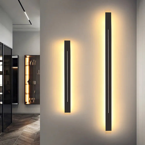Applique miroir salle de bain LED 100 cm dorée au-dessus d'un meuble vasque