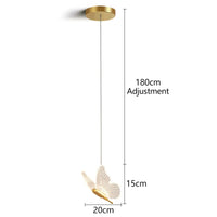 Vue trois quarts de la suspension papillon en finition métal doré