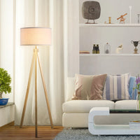Lampadaire trépied scandinave bois E27 40 W beige, vue d'ensemble du luminaire allumé jeu de lumière naturel