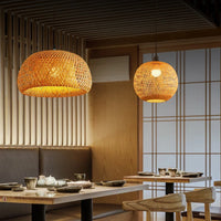 Lustre lanterne rotin bambou tressé E27 30 cm, ambiance soir au-dessus d'une table ambiance chaleureuse