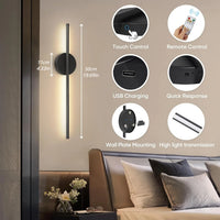 Applique sans fil noire installée au-dessus d'un tableau, ambiance cosy