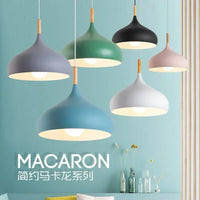 Suspension métal colorée E27 24 cm, vue d'ensemble du luminaire allumé jeu de lumière naturel
