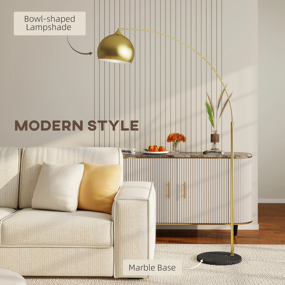 Lampadaire arc métal doré E27 40 W, ambiance soir au-dessus d'une table ambiance chaleureuse