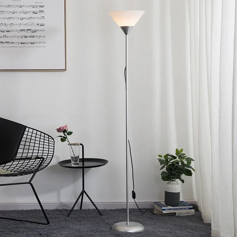 Lampadaire LED design 3 coloris salon E27, vue rapprochée de la structure jeu de lumière naturel