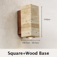 Applique murale wabi-sabi marbre travertin LED, vue rapprochée de la structure jeu de lumière naturel