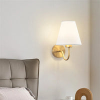 Applique murale tissu rétro, vue d'ensemble du luminaire allumé jeu de lumière naturel