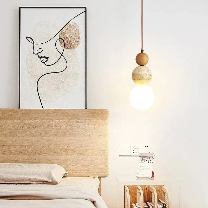 Lustre cream pierre bois Bauhaus E14, vue trois quarts du luminaire éteint jeu de lumière naturel