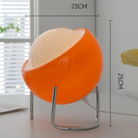 Lampe de chevet Bauhaus verre LED USB tactile, installé en salon cosy ambiance chaleureuse
