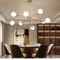 Lustre 6 branches chromé dans une chambre épurée