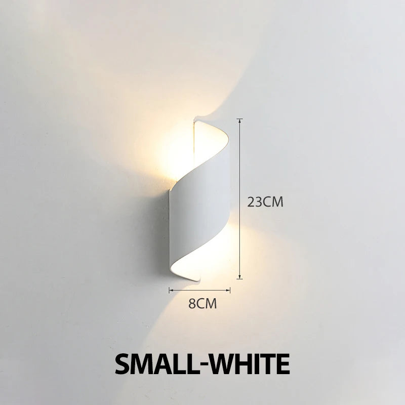 Applique murale LED spirale IP65 6 modèles, vue rapprochée de la structure jeu de lumière naturel