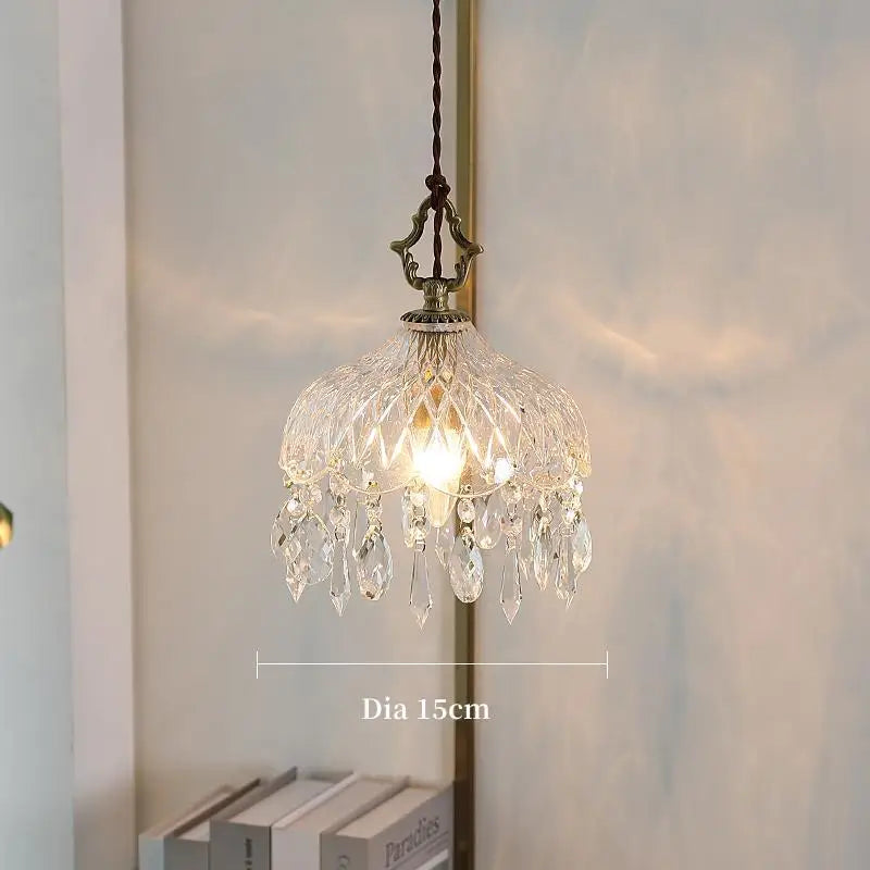 Lustre rétro français verre E14, installé en salon cosy ambiance chaleureuse