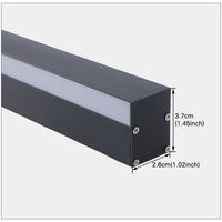 Applique LED IP65 120 cm installée le long d'un porche en bois