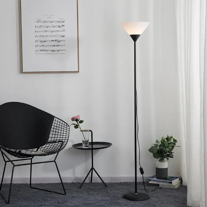 Lampadaire LED design 3 coloris salon E27, vue d'ensemble du luminaire allumé jeu de lumière naturel