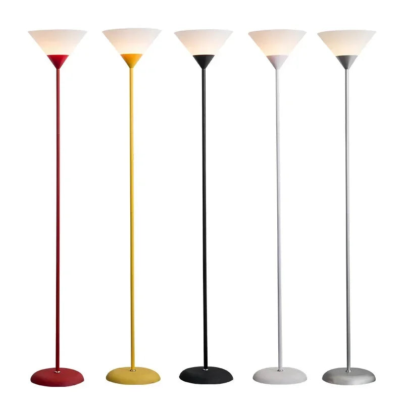 Lampadaire LED design 3 coloris salon E27, installé dans salon contemporain ambiance chaleureuse