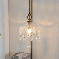Lustre rétro français verre E14, vue rapprochée de la structure jeu de lumière naturel