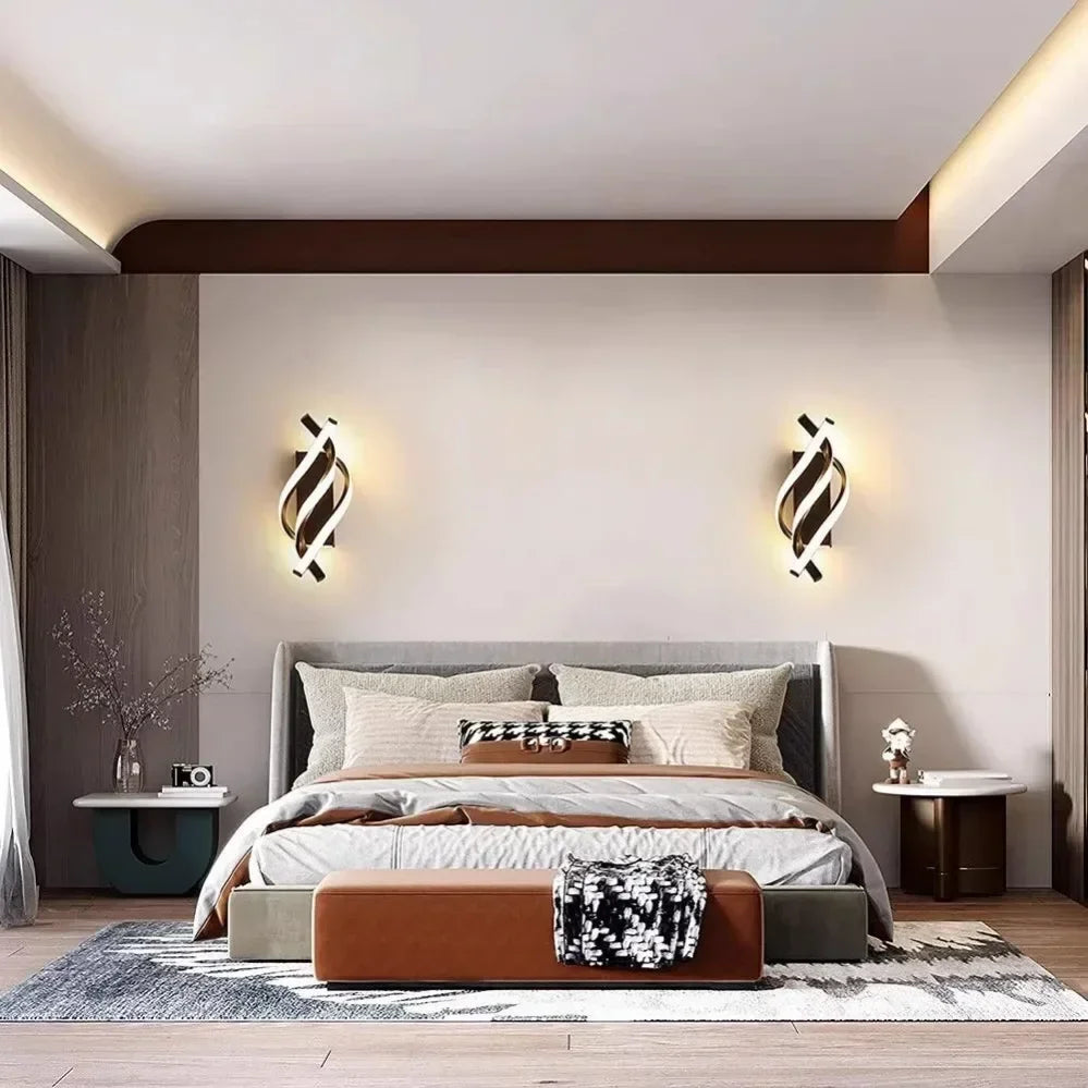 Applique murale LED ligne moderne, vue trois quarts du luminaire éteint jeu de lumière naturel
