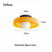 Plafonnier verre vintage E27, installé dans couloir contemporain jeu de lumière naturel