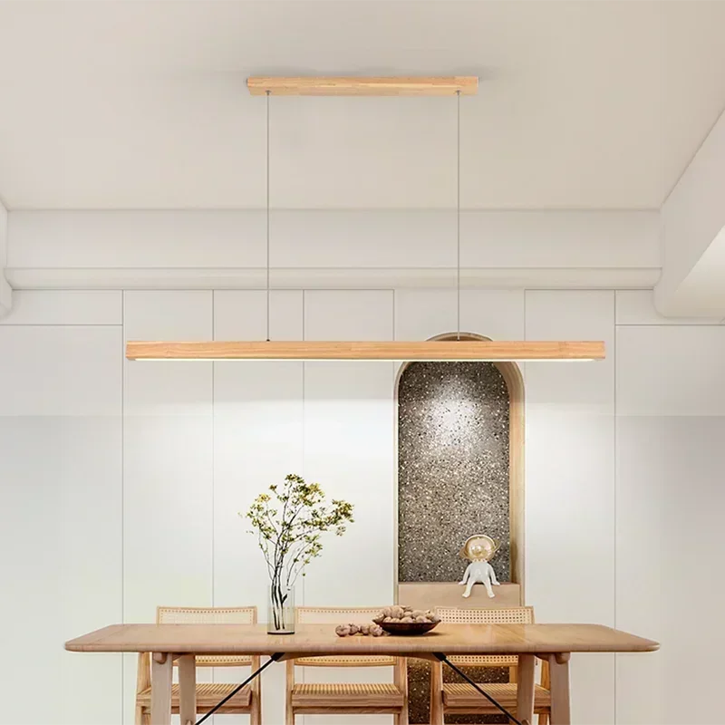 Détail de la barre en noyer et du diffuseur acrylique de la suspension