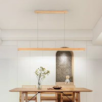 Détail de la barre en noyer et du diffuseur acrylique de la suspension