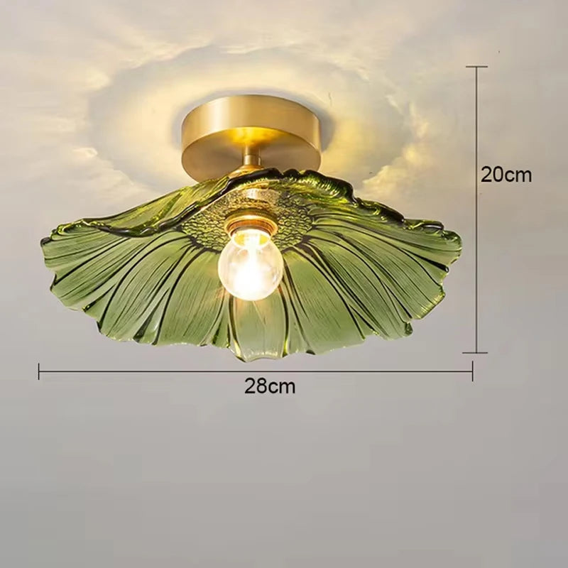 Suspension fleur vintage verre coloré E27, vue trois quarts du luminaire éteint ambiance chaleureuse