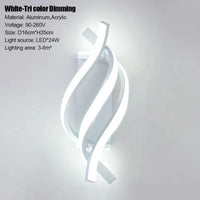 Applique murale LED ligne moderne, ambiance lecture coin canapé