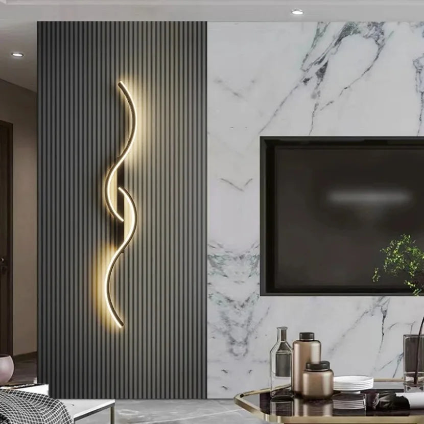 Détail de la finition dorée brossée de l'applique murale LED