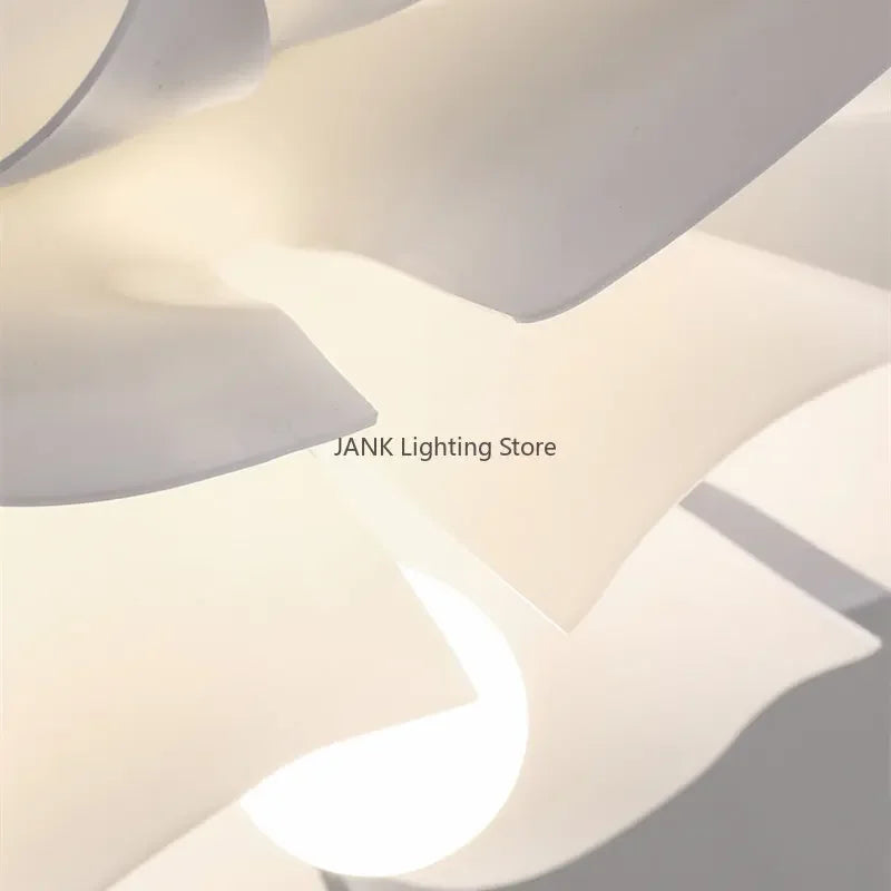Vue de dessous du lustre crème, diffuseur acrylique lumière homogène