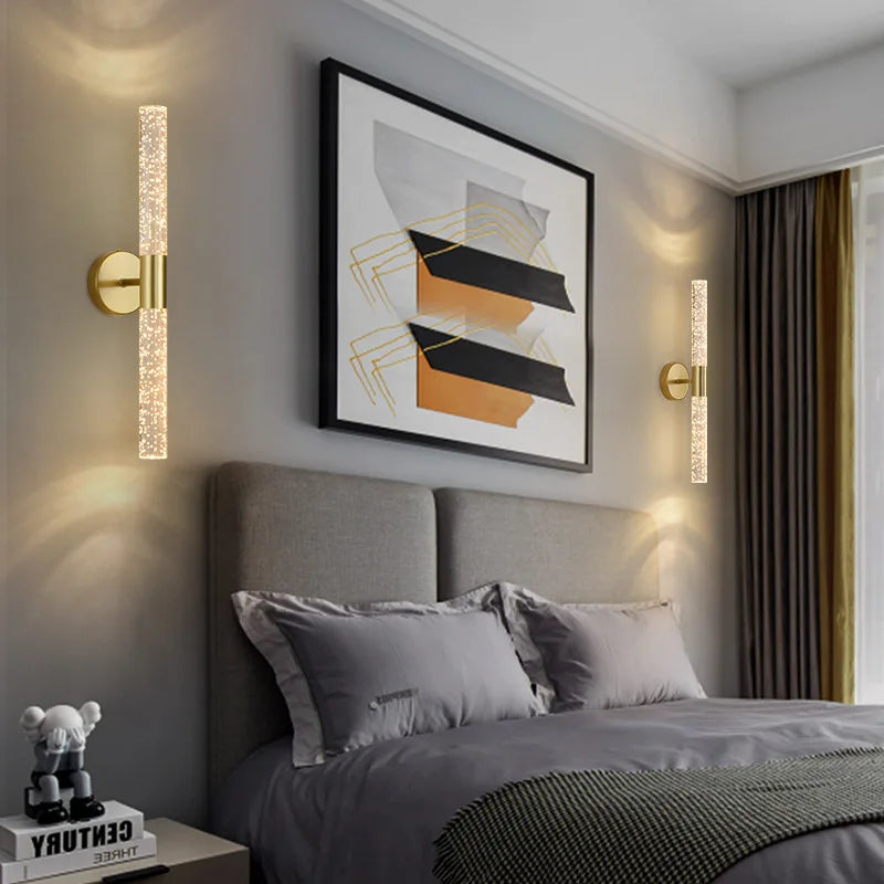 Applique murale cristal LED, vue d'ensemble du luminaire allumé jeu de lumière naturel