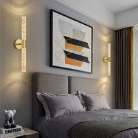 Applique murale cristal LED, vue d'ensemble du luminaire allumé jeu de lumière naturel