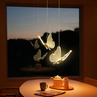 Suspension papillon dorée et télécommande, vue d'ensemble produit