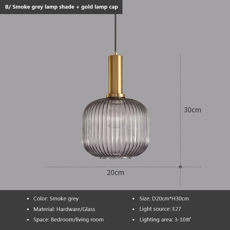 Suspension verre soufflé en trio au-dessus d'une longue table