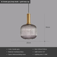 Suspension verre soufflé en trio au-dessus d'une longue table