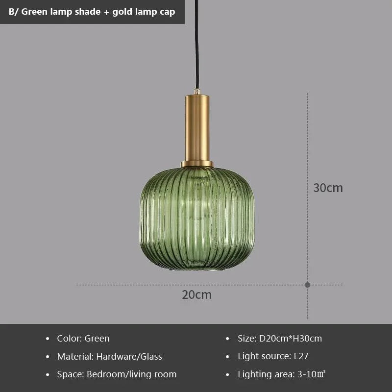 Suspension verre verte modèle B dans une cuisine scandinave
