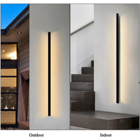 Applique extérieure LED 55 cm encadrant une porte d'entrée moderne