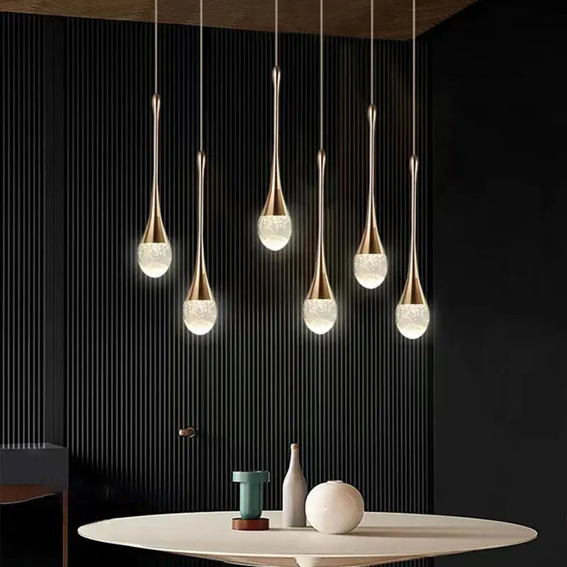 Suspension cristal bulles E27, vue d'ensemble du luminaire allumé jeu de lumière naturel