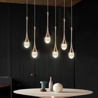 Suspension cristal bulles E27, vue d'ensemble du luminaire allumé jeu de lumière naturel