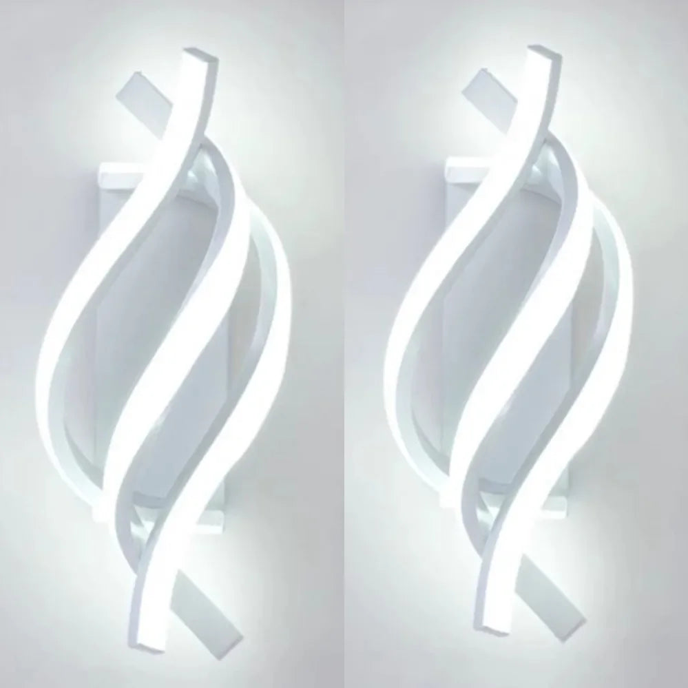 Applique murale LED ligne moderne, vue rapprochée de la structure jeu de lumière naturel