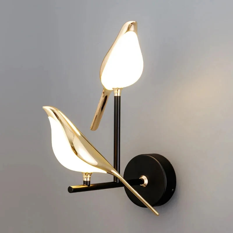 Applique murale oiseaux dorés LED 1 ou 2 oiseaux, vue d ensemble du luminaire allumé jeu de lumière naturel