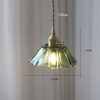Suspension fleur vintage verre coloré E27, détail du diffuseur lumineux ambiance chaleureuse