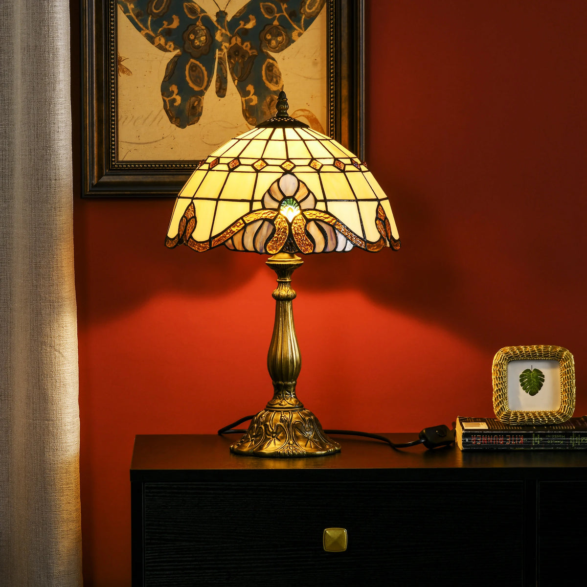 Lampe de chevet verre classique E27 30 cm transparent, vue d'ensemble du luminaire allumé jeu de lumière naturel