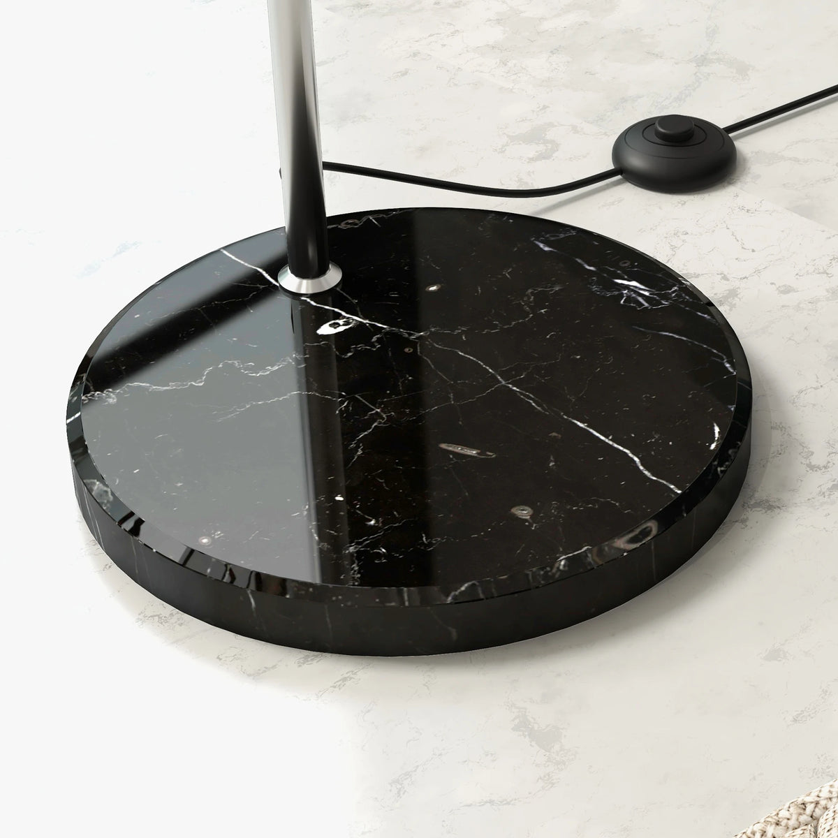 Lampadaire arc métal noir E27 40 W, détail du diffuseur lumineux