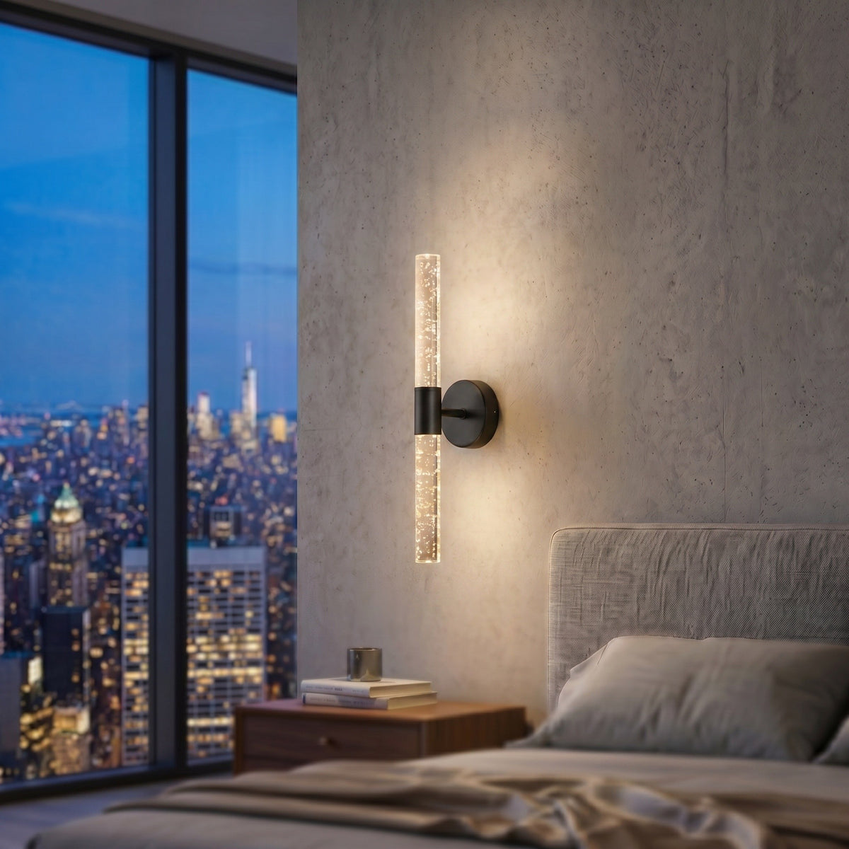 Applique Flûte coloris noir, dans un penthouse new-yorkais au crépuscule, allumée